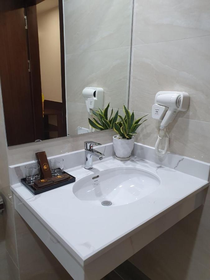 Ha Long Bay Tuan Chau Hotel ภายนอก รูปภาพ